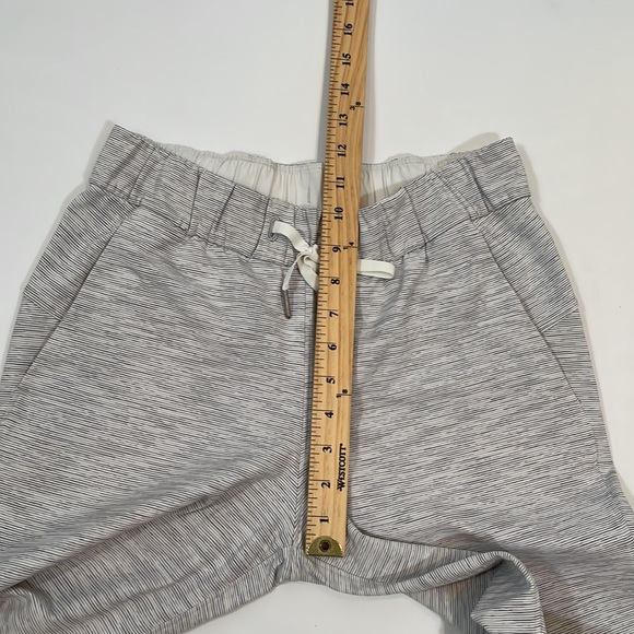 Lululemon Pants Drawstring 4 Gray and White Fabric - Picture 6 of 10